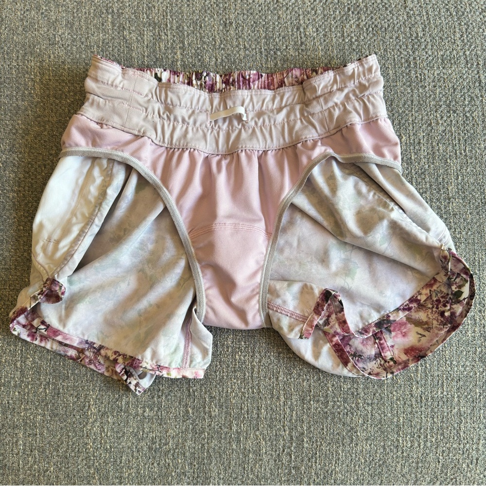 Lululemon Tracker Short V 4" Blossom Spritz Multi 6 - Picture 7 of 8
